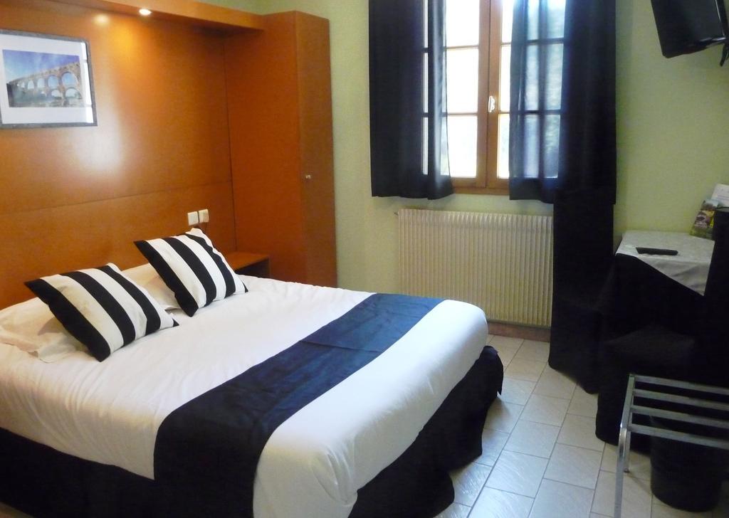 Hotel Restaurant Le Colombier Remoulins Rom bilde