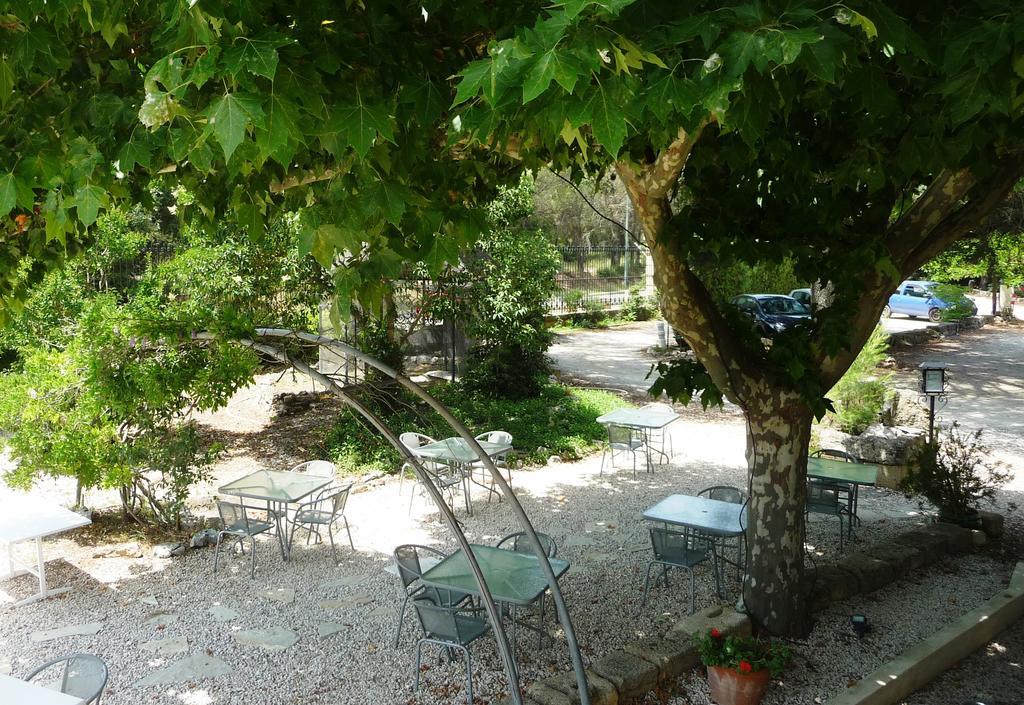 Hotel Restaurant Le Colombier Remoulins Eksteriør bilde