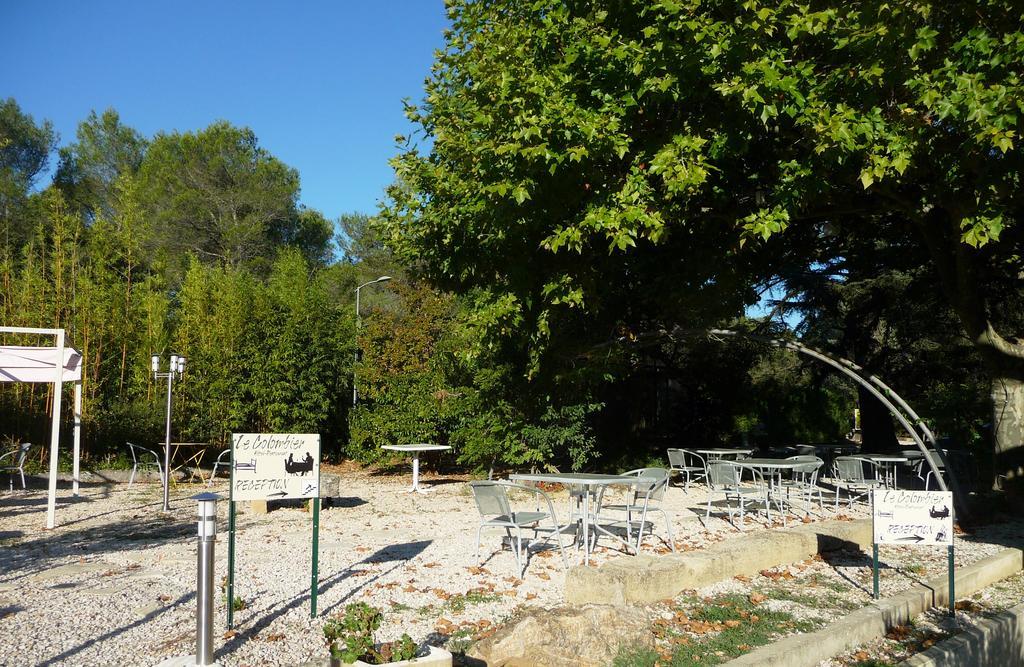 Hotel Restaurant Le Colombier Remoulins Eksteriør bilde